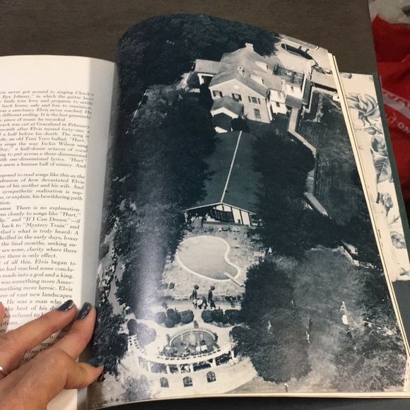 ELVIS the book - Picture 9 of 15